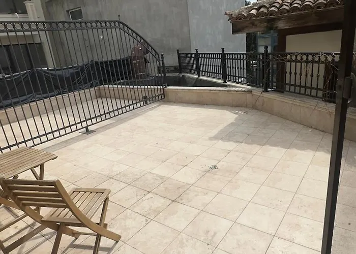 Apartment Paradise *