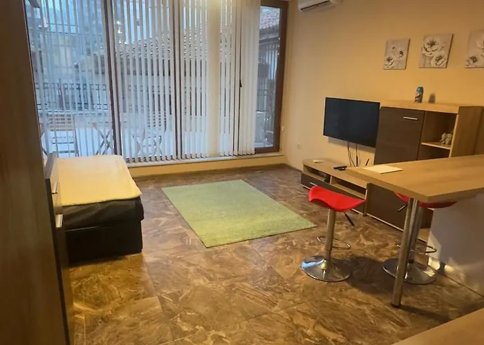 Paradise Apartment Warna